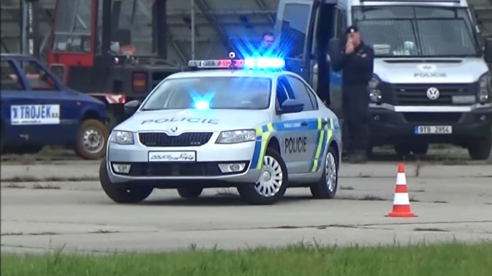 I předokolka umí driftovat, když se jí pomůže.